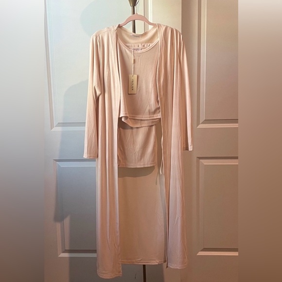 Pinky Cream Women's lounge Set - Picture 3 of 4